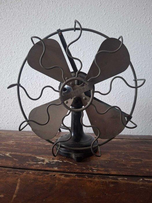 Industriële apparatuur - Italië - Vintage Marelli ventilator, Antiek en Kunst, Antiek | Wandborden en Tegels
