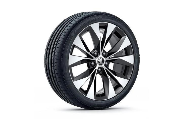 Škoda Cassiopeia 18 inch met zomerbanden, Auto-onderdelen, Banden en Velgen, 18 inch, BOVAG lid, Zomerbanden, 235 mm, Personenwagen