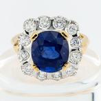 (GIA Certified) - Sapphire 5.45 Cts - (Diamond) 0.87 Cts