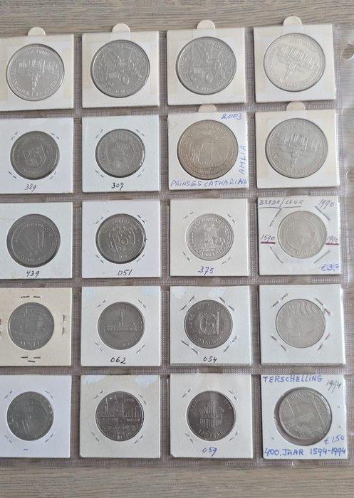 Nederland. Collectie van 51 Nederlandse gemeentemunten &, Postzegels en Munten, Munten | Nederland