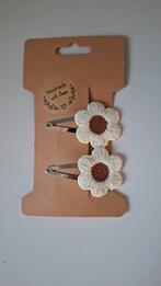Handgemaakte klikklakknipjes/ bloemen/creme-bruin /4 cm ., Kinderen en Baby's, Kindermode-accessoires, Ophalen of Verzenden, Nieuw