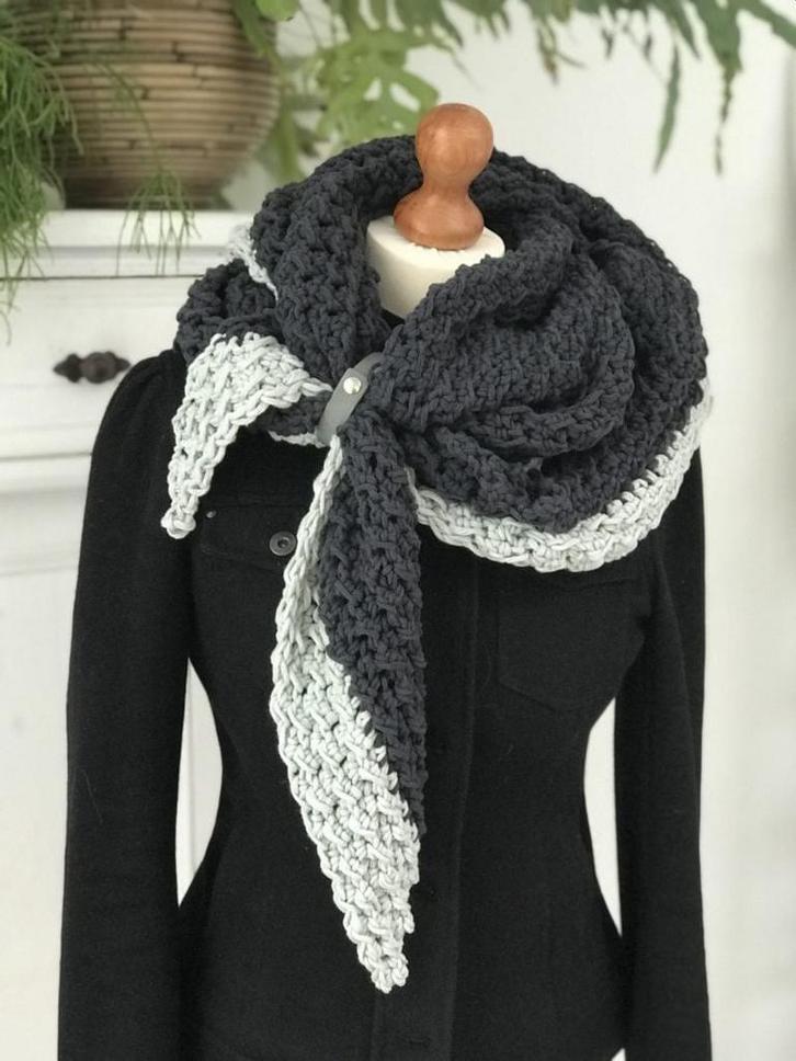 Haakpakket tweekleuren Wintersjaal, Hobby en Vrije tijd, Breien en Haken, Breien of Haken, Nieuw, Wol of Garen, Ophalen of Verzenden