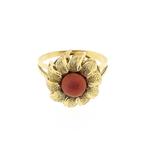 Gouden ring met bloedkoraal | Vintage/antiek (geelgoud), Gebruikt, Overige kleuren, Ophalen of Verzenden, Kleiner dan 17