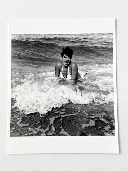 Bunny Yeager (1929-2014) - Pin-up Bettie Page in Key, Antiek en Kunst, Kunst | Schilderijen | Modern