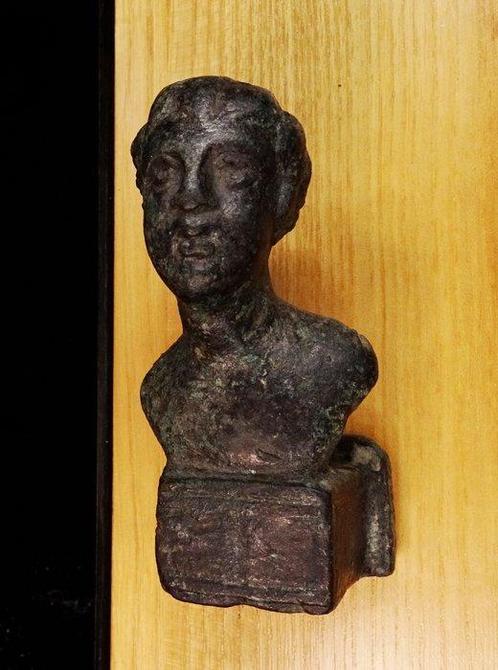 Oud-Romeins Buste van een jonge vrouw in brons - 1e/2e eeuw, Verzamelen, Mineralen en Fossielen