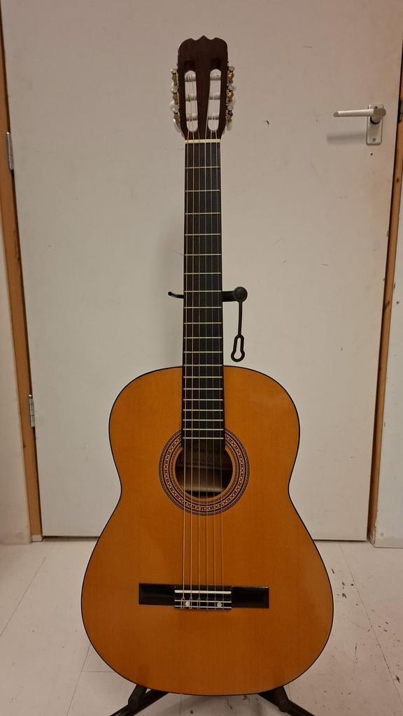 2e Hands gitaren die wel goed bespeelbaar zijn!, Muziek en Instrumenten, Snaarinstrumenten | Gitaren | Akoestisch, Klassieke of Spaanse gitaar