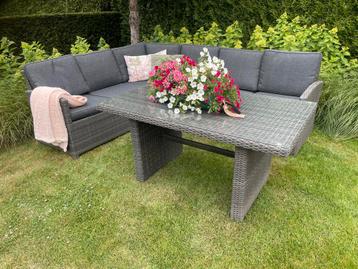 Zo goed als nieuw diningeset met hoge tafel beschikbaar voor biedingen