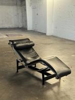 Cassina Le Corbusier LC4 | Leer (NIEUWSTAAT), Huis en Inrichting, Eenpersoons, Minder dan 75 cm, Ophalen of Verzenden, Zo goed als nieuw