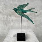 sculptuur, NO RESERVE PRICE - Swallow Fly Up on Stand - 26
