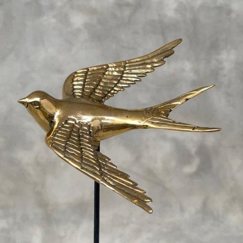 sculptuur, NO RESERVE PRICE - Swallow Fly Away on Stand - 19, Antiek en Kunst, Curiosa en Brocante