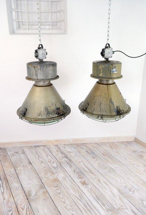 Mesko - Plafondlamp - Metaal - Twee Poolse industriële, Antiek en Kunst, Antiek | Lampen