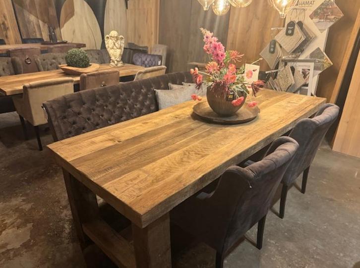 Eettafel gemaakt van oud  eiken  gebinten   rustiek, Huis en Inrichting, Tafelonderdelen