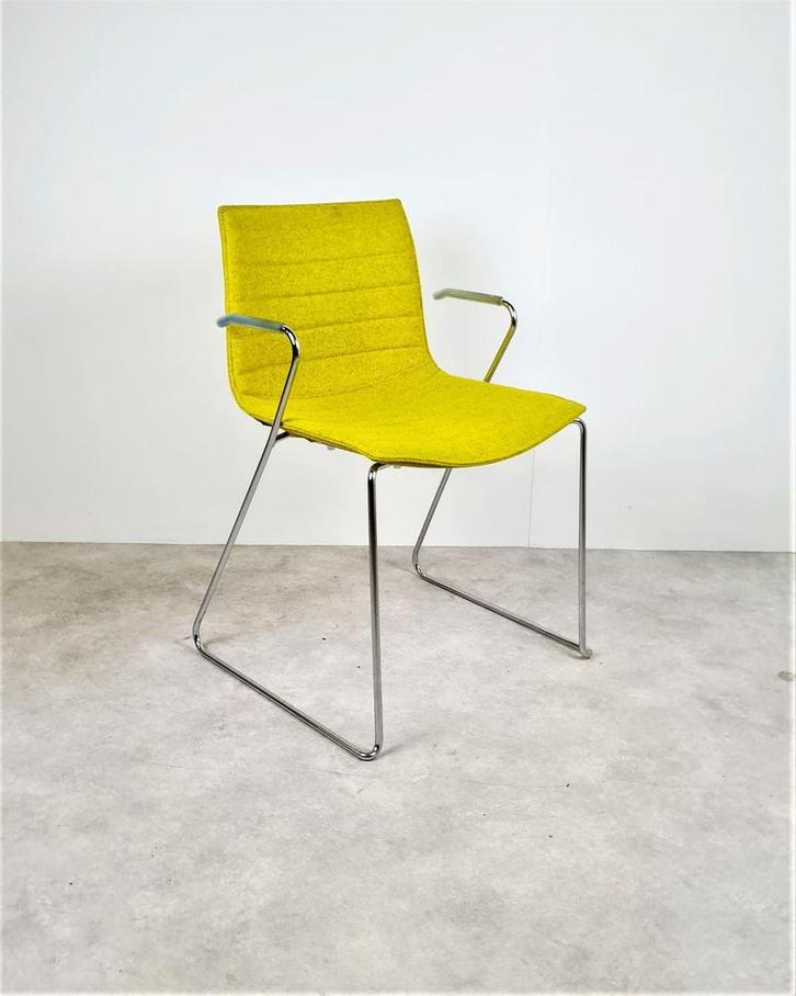 Arper Catifa 46 gestoffeerd design stoel meer kleuren  19x, Huis en Inrichting, Stoelen, Vijf, Zes of meer stoelen, Overige kleuren