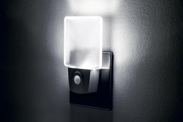 OP=OP Integral LED Nachtlamp met dag/nacht sensor en bewe..., Huis en Inrichting, Lampen | Overige, Nieuw, Ophalen of Verzenden