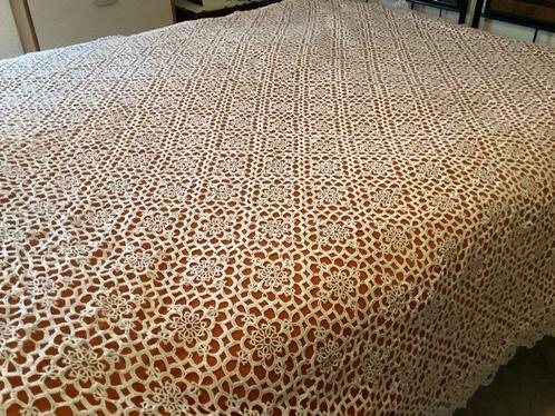 Bedsprei - 280 cm - 240 cm, Antiek en Kunst, Antiek | Kleden en Textiel