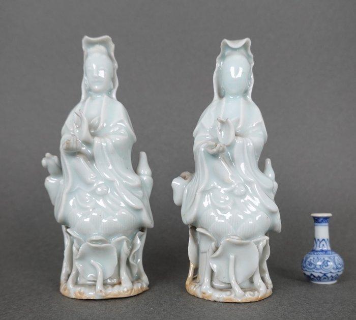Figuur - A Pair Seated Guanyin on Raised Lotus Throne, Antiek en Kunst, Antiek | Overige Antiek