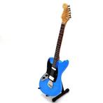 Miniatuur Fender Mustang linkshandig gitaar gratis standaard, Ophalen of Verzenden, Nieuw, Pop, Beeldje of Miniatuur