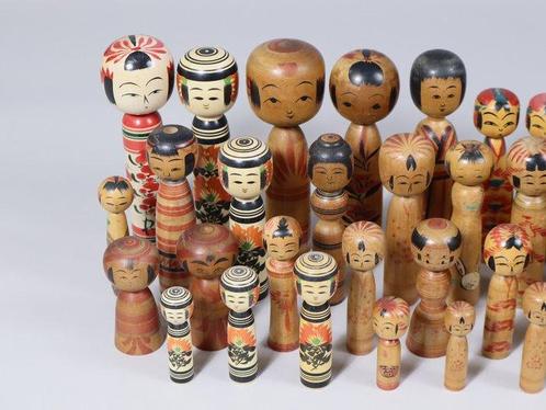 Grote verzameling van 56 kleine Kokeshi-poppen – inclusief, Antiek en Kunst, Antiek | Overige Antiek