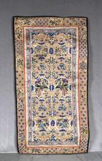 Paneel - Zijde - China - Geboorduurd zijden paneel