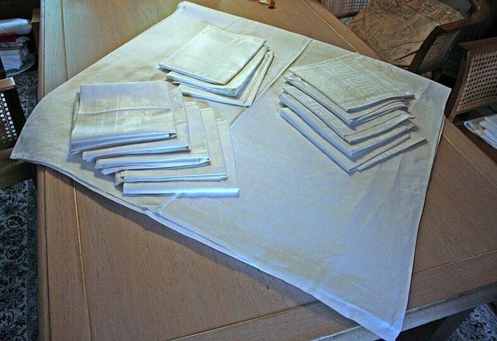 Tafelkleed (14) - 300 cm - 300 cm - damast met servetten, Antiek en Kunst, Antiek | Kleden en Textiel