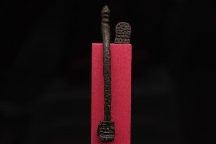 Viking (Nordic) - IJzeren militair versierde ruitersspoor, Antiek en Kunst, Antiek | Overige Antiek