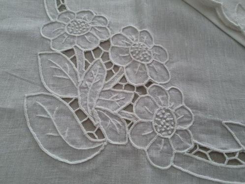 Tafelkleed - 270 cm - 175 cm - handgeborduurd tafelkleed, Antiek en Kunst, Antiek | Kleden en Textiel