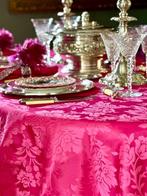 Dames damast tafelkleed in fuchsiaroze voor feesttafels, met