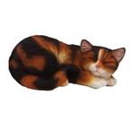 Dierenbeeld slapende kat/poes gekleurd 28 cm - Beeldjes