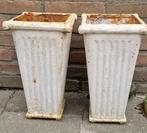 Vaas - IJzer - Twee brocante tuinvazen, Antiek en Kunst, Curiosa en Brocante