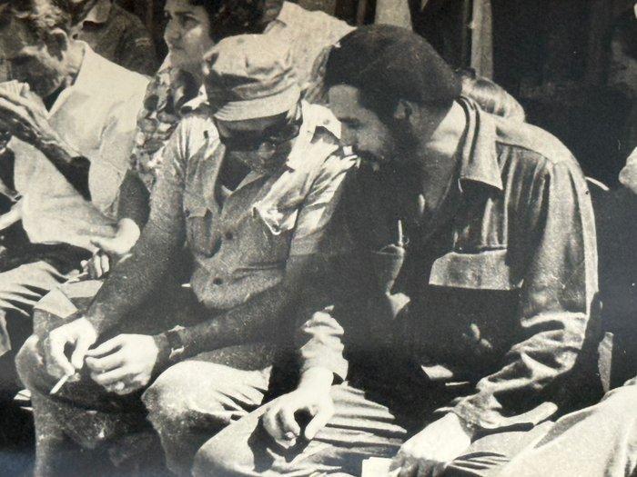 Alberto Korda (1928–2001) - Comandante Che Guevara sentado, Antiek en Kunst, Kunst | Designobjecten