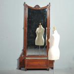 Reusachtige staande halspiegel met jardinire d blikvanger in, Antiek en Kunst, Antiek | Spiegels, Ophalen of Verzenden