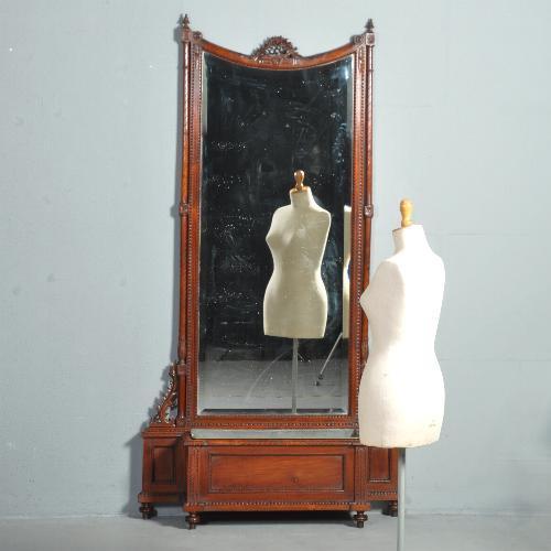 Reusachtige staande halspiegel met jardinire d blikvanger in, Antiek en Kunst, Antiek | Spiegels, Ophalen of Verzenden