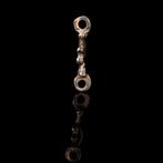 Middeleeuwen, kruisvaardersperiode Bronzen kruis hanger