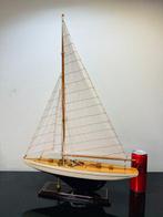 Modelschip - Mooi modelzeilschip met drie zeilen op