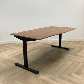 Tweedehands refurbished verstelbaar hoekbureau (rechts), beschikbaar voor biedingen