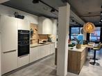 MeKitchen Showroom Keuken Sahara / houtlook -incl. Apparatuu, Huis en Inrichting, Keuken | Complete keukens, Nieuw, Enkelwandige keuken