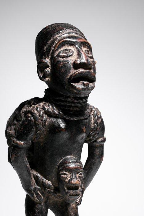 Krachtige fetisj Nkisi - Bakongo - DR Congo, Antiek en Kunst, Kunst | Niet-Westerse kunst