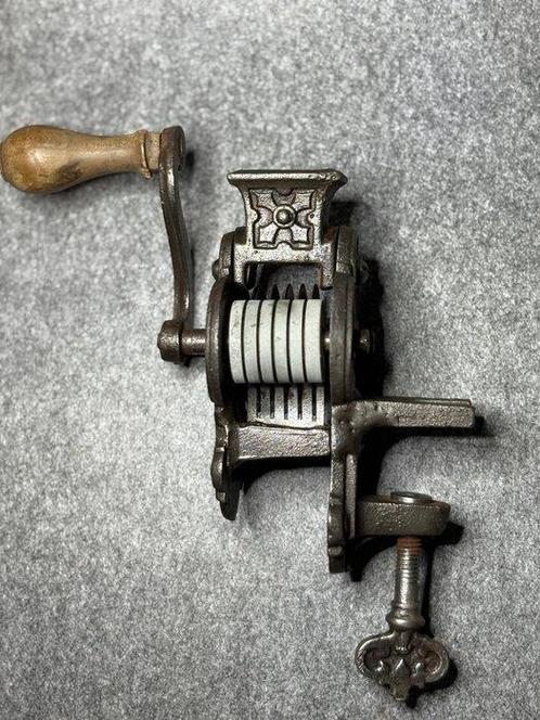 Antique Cast Iron Bean Slicer ca.1900 - Snijder - Gietijzer, Antiek en Kunst, Antiek | Wandborden en Tegels