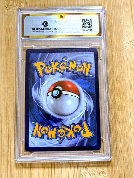 Pokémon - 1 Graded card - Mimikyu 136 Holo, Full art - GG 9, Hobby en Vrije tijd, Verzamelkaartspellen | Pokémon