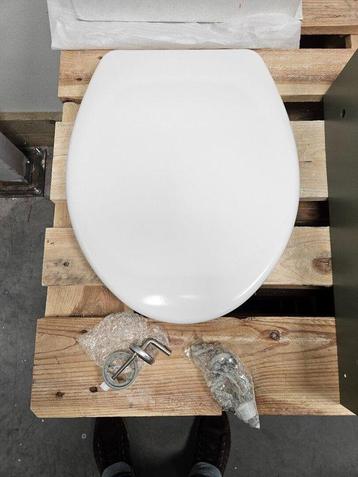 Closetzitting 37 x 44 cm wit beschikbaar voor biedingen