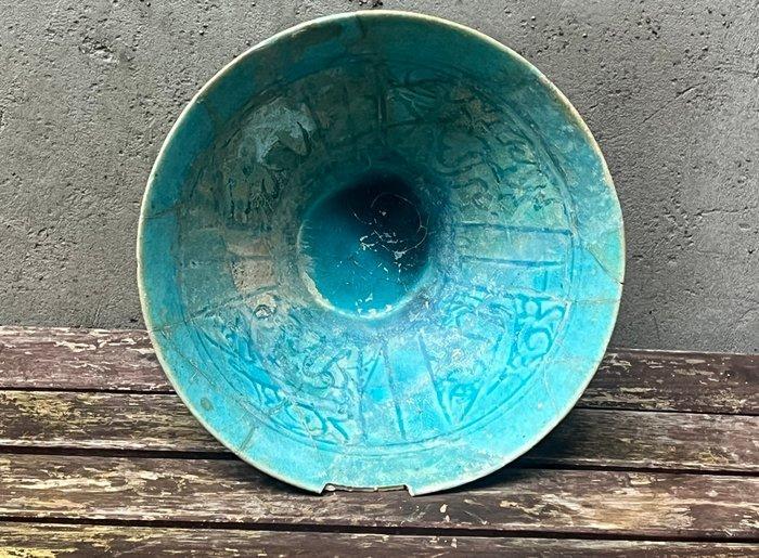 Turquoise keramieken schaaltje met gemodelleerd decor onder, Antiek en Kunst, Kunst | Niet-Westerse kunst