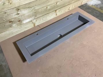Veiling - Wastafel 2 kraangaten quartz beton 1400x450x90mm beschikbaar voor biedingen