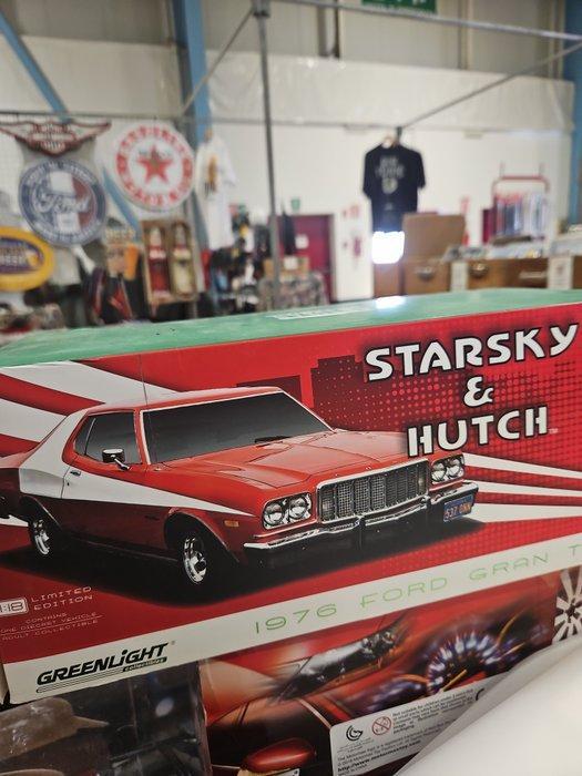 1:18 - Model sportwagen - Green light FORD GRAN TORINO 1976, Hobby en Vrije tijd, Modelauto's | 1:5 tot 1:12