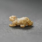 Beeldje - Hetian Jade Carved Auspicious Beast-Qing Dynasty -