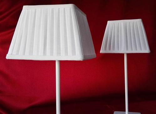 Witte lampen met originele geplooide kap - Tafellamp (2) -, Antiek en Kunst, Curiosa en Brocante