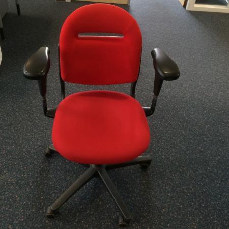(MDK-104605) Ahrend 220 bureaustoel nieuw gestoffeerd Cam..., Huis en Inrichting, Bureaus, Bureau, Gebruikt, In hoogte verstelbaar