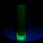Vaas - Uraniumglas, Antiek en Kunst, Antiek | Glas en Kristal