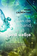 9789402195910 Aan de leiband, of je eigen pad?, Verzenden, Nieuw, Hans Laurentius