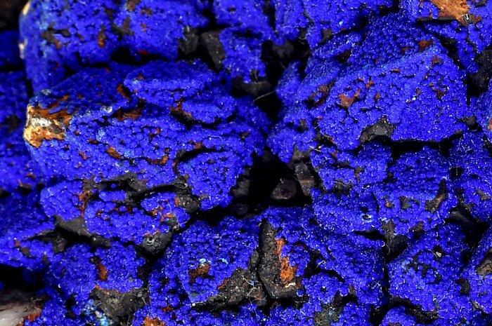 Diepe blauwe bolvormige azuriet op artisjok-gegoethiseerde, Verzamelen, Mineralen en Fossielen