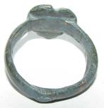 Middeleeuwen, kruisvaardersperiode Bronzen ring met versierd